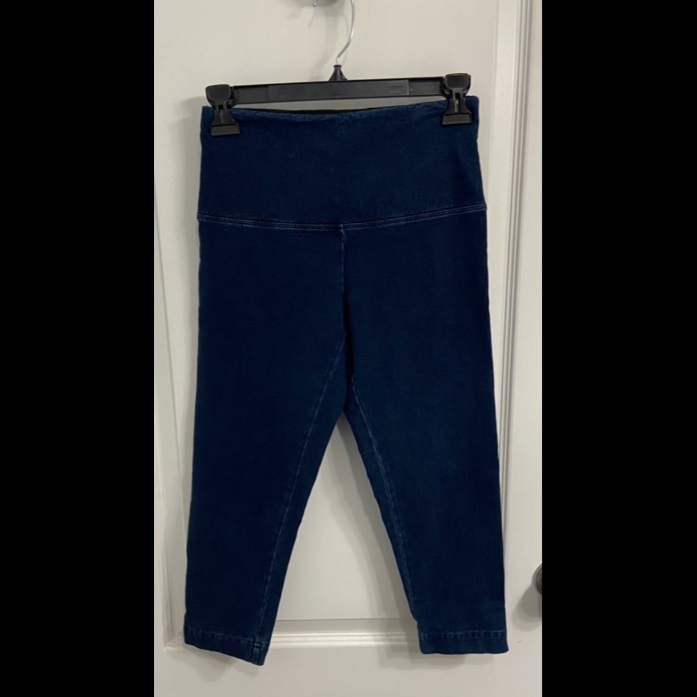 Lysse pull on capri legging denim jeans, so comfortable! In great used condition